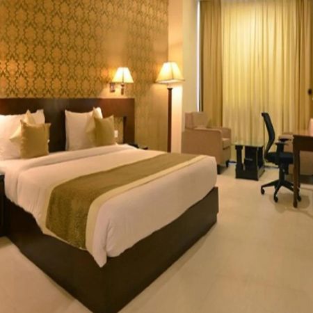 Hotel Devashish Халдвані Екстер'єр фото